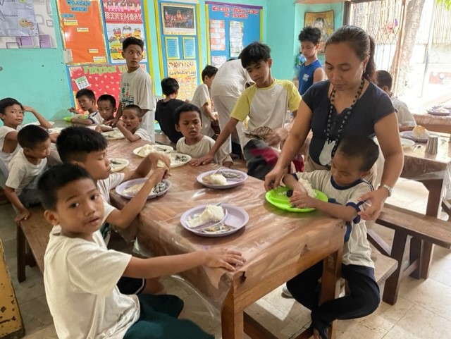 The children come to the center for lunch